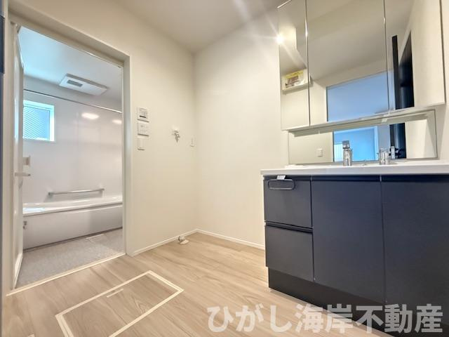 平塚市夕陽ケ丘　新築戸建　全２棟の脱衣所|脱衣スペース