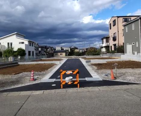 【外観】 | 駿東郡清水町柿田 新築一戸建て C号棟 | 現在建築中の外観画像です。ご内覧は同じメーカーの完成物件へご案内いたしますので、いつでもご相談ください！