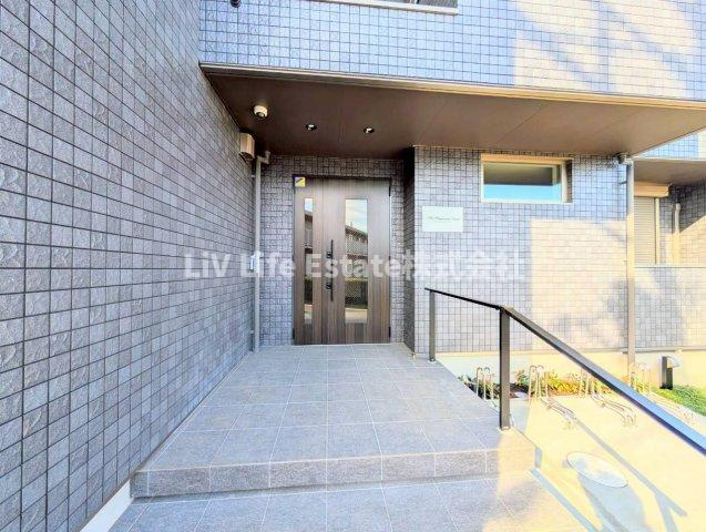 プルメリアオアシス（ＺＥＨ）のエントランス