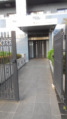 レジディア上野池之端のエントランス