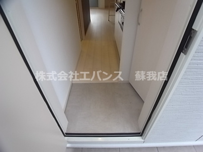 【玄関】 | フローラ千葉 | 収納もある玄関です