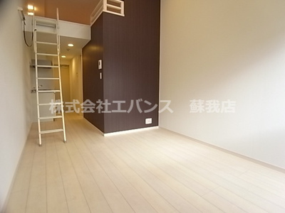 【居間・リビング】 | フローラ千葉 | ゆったりとした居間です