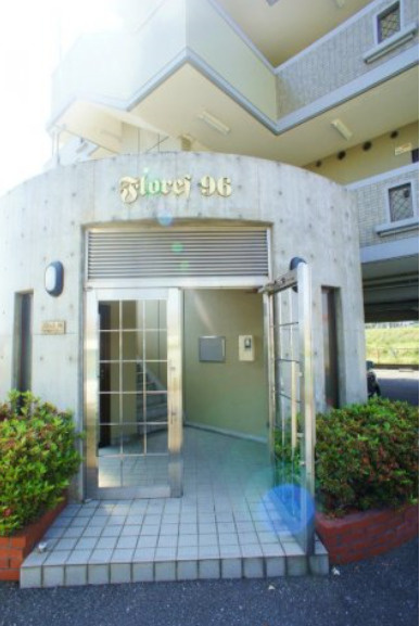 フローレス96のエントランス
