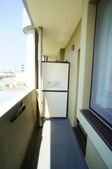 フローレス96のバルコニー|お洗濯にも便利なバルコニー付き