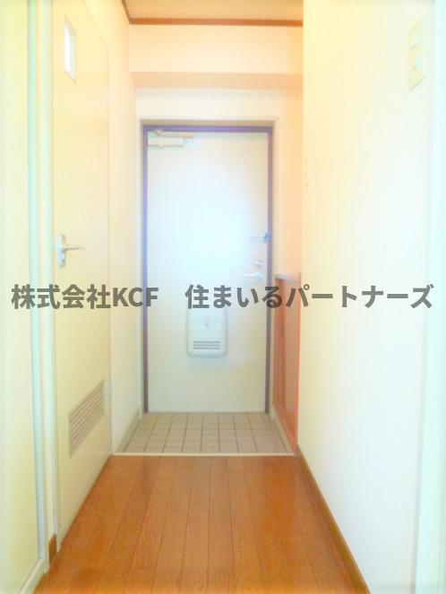 アザレアハイツ江崎の玄関