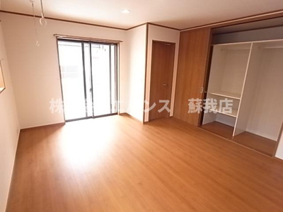 【居間・リビング】 | 葛城レジデンス | こちらのリビングで趣味の時間をお楽しみください