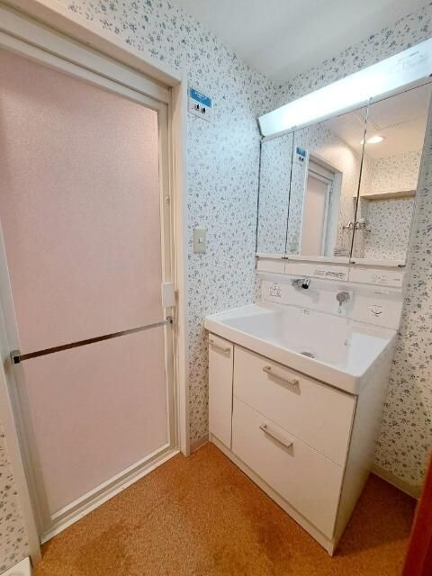 ルネステージ武蔵境（定期借家契約）の独立洗面台