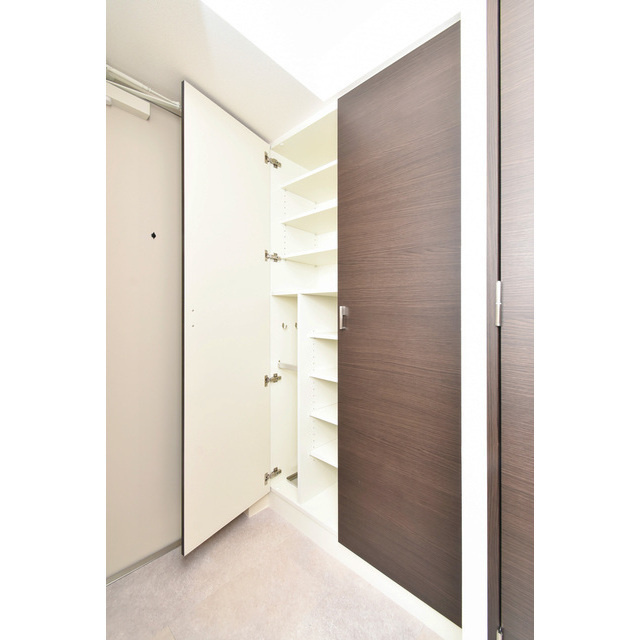 エステムコート大阪WESTⅡの玄関