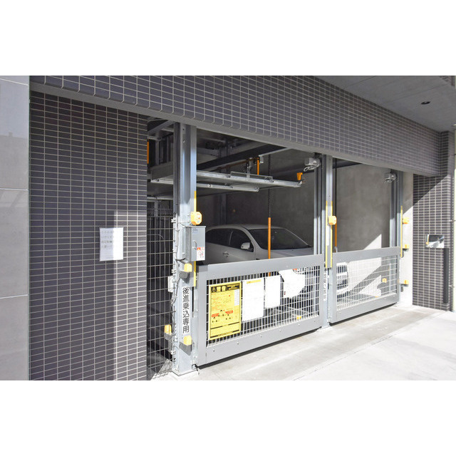 エスリード新栄テセラの駐車場