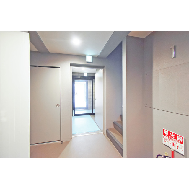 THE GARNET SUITE RESIDENCE 西大路の居間・リビング