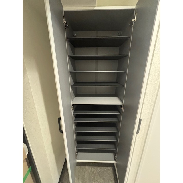 ウインズコート桜塚の玄関