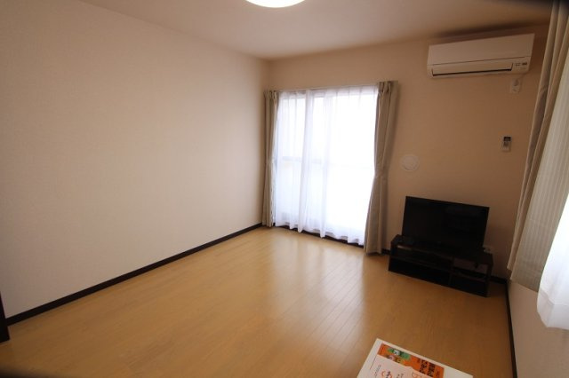 レオネクストアイヴィレッジの居間・リビング