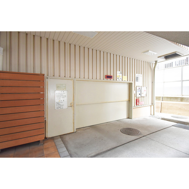 ルクレ阿波座レジデンスの駐車場