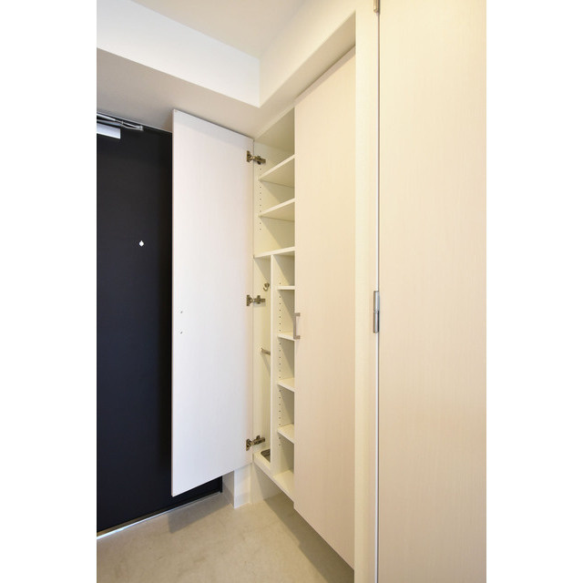 エスリード難波ザ・ゲートの玄関|シューズボックス付き