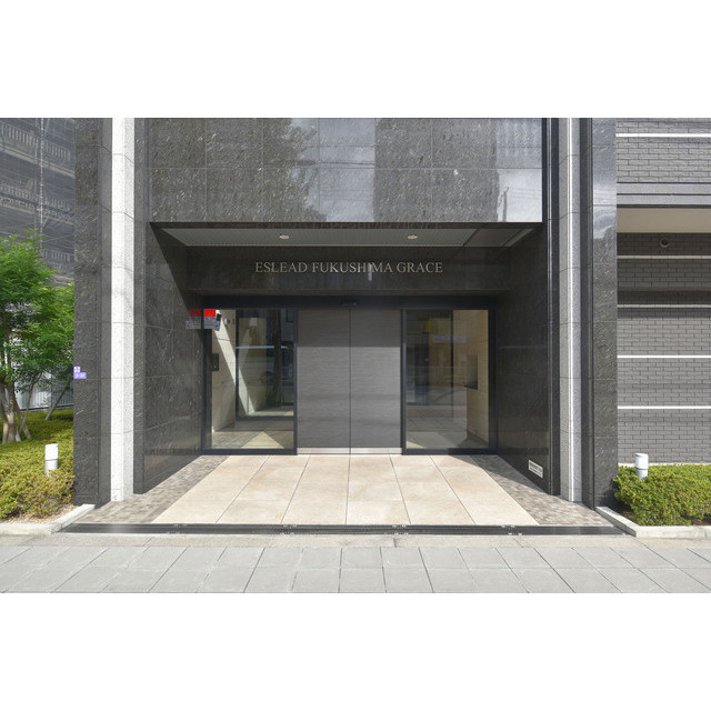 エスリード福島グレイスのエントランス