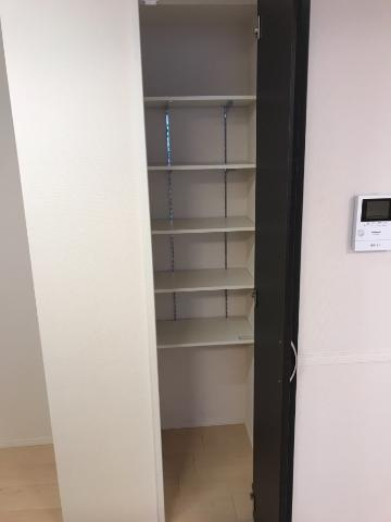 グランツ歌里のキッチン|収納庫