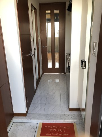 パレステュディ四谷三丁目の玄関