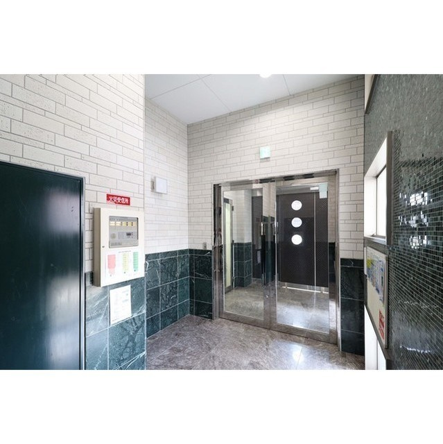 十三本町ウインズマンションⅡの居間・リビング