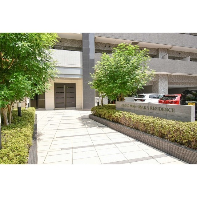 エスリード新大阪レジデンスのエントランス