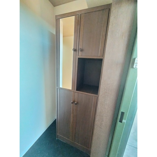 羽島郡岐南町平島８丁目のアパートの玄関