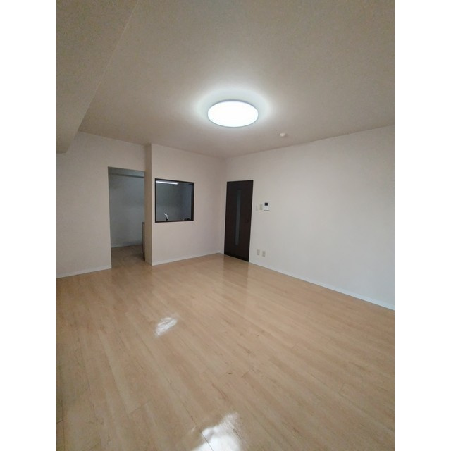 羽島郡岐南町平島８丁目のアパートの居間・リビング