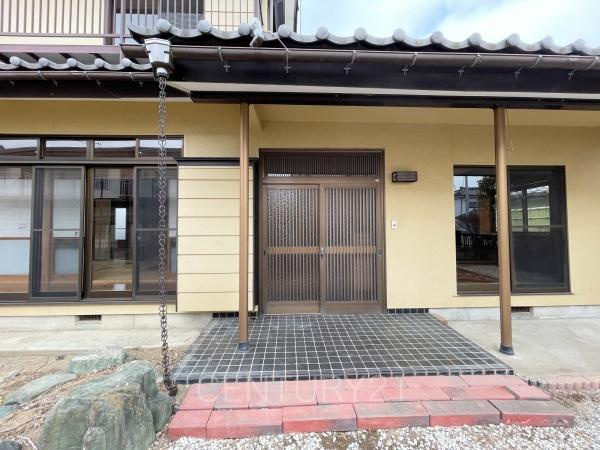 伊勢崎市境美原中古の玄関