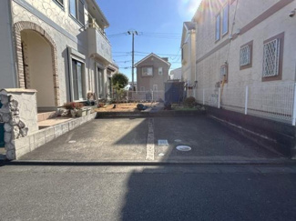 【駐車場】 | ゆとりのあるカースペースは並列で普通車2台駐車可能です。（車種による）