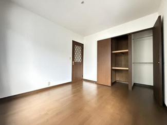 【洋室】 | 2階洋室6.4帖