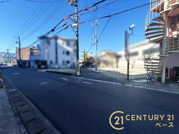 大和高田市中三倉堂１丁目の売地の前面道路含む現地写真|■現地撮影写真■前面道路は広々でお車の出し入れも楽々！