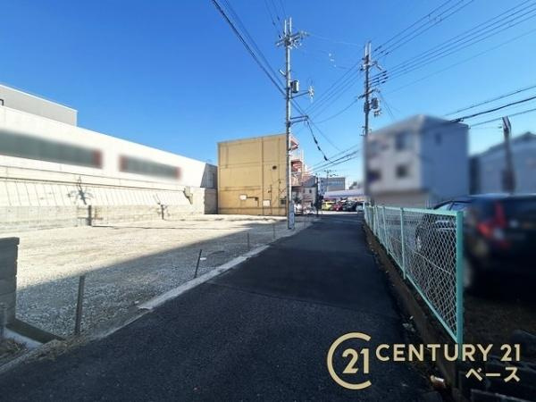 大和高田市中三倉堂１丁目の売地の前面道路含む現地写真|■現地撮影写真■コンビニが徒歩圏内に近接しています。