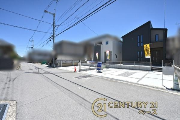 リーブルガーデン片岡台 ２号棟 ／新築一戸建の前面道路含む現地写真|■現地撮影写真■広々とした前面道路で駐車も楽々！