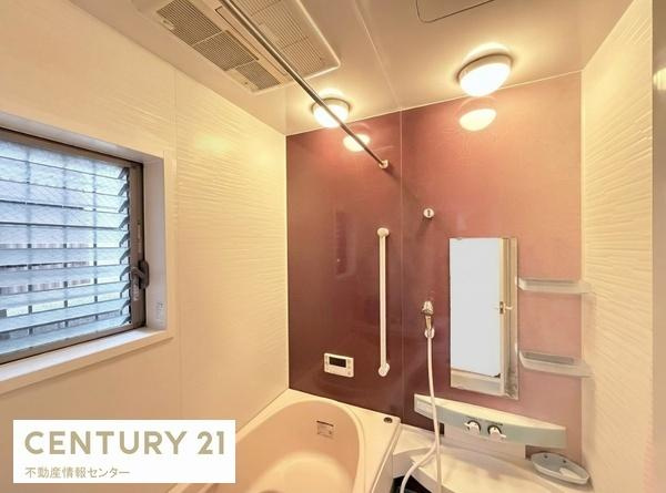 【浴室】 | 酉島６丁目　中古戸建 | 全室６帖以上でゆとりのある造りで、
屋根裏収納を含め、収納力に優れています！
※画像は家具、小物を削除加工済み