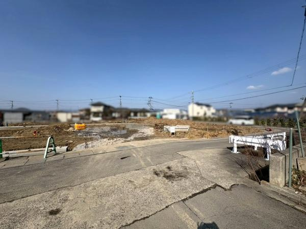 桃山町市場分譲地（6号地の内容）の前面道路含む現地写真
