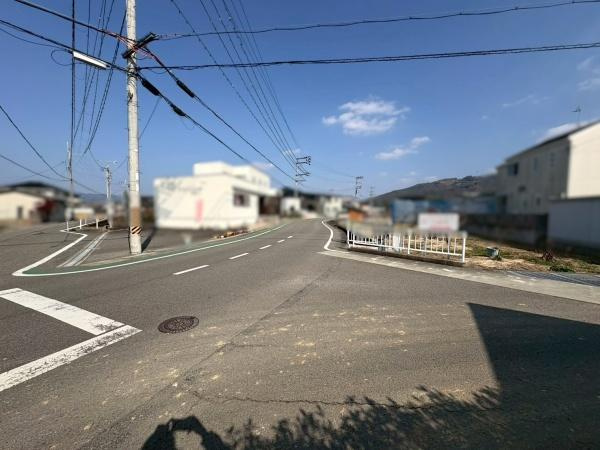 桃山町市場分譲地（6号地の内容）の前面道路含む現地写真