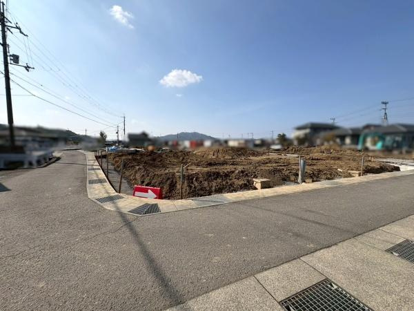 桃山町市場分譲地（6号地の内容）の前面道路含む現地写真