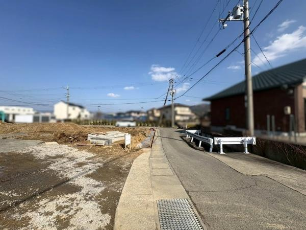 桃山町市場分譲地（6号地の内容）の前面道路含む現地写真