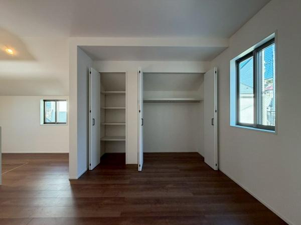 横浜市港北区篠原町の中古一戸建の収納|リビングの収納です。大容量です。