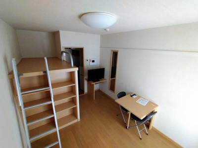 【居間・リビング】 | レオパレス宿河原 | 2階以上は絨毯仕様です。