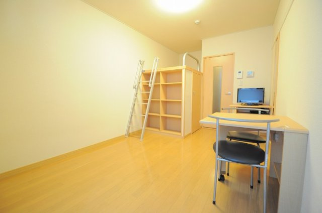 レオパレス小本本町の居間・リビング