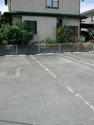 チェリーブラッサムⅢの駐車場