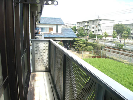 サンハイツのバルコニー|暖かな日差しのふりそそぐバルコニー