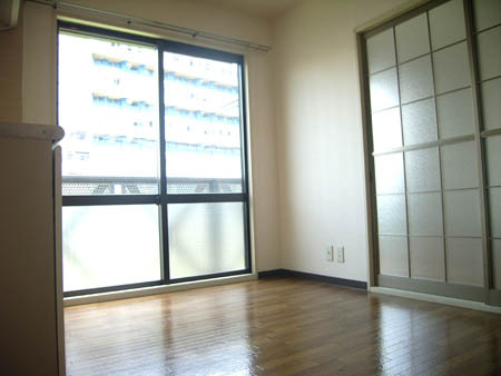 サンハイツの洋室|明るい洋室です