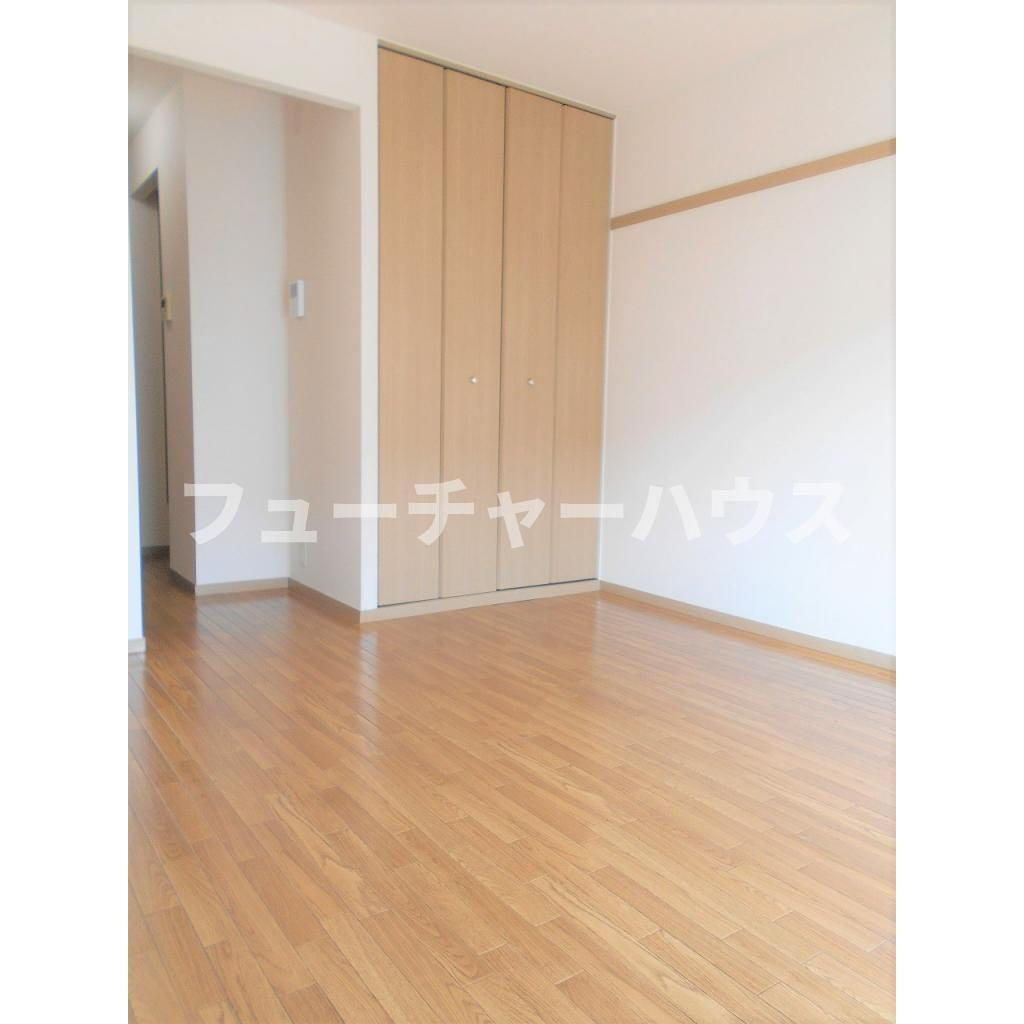 アルシオネの内装|おしゃれな居間です
