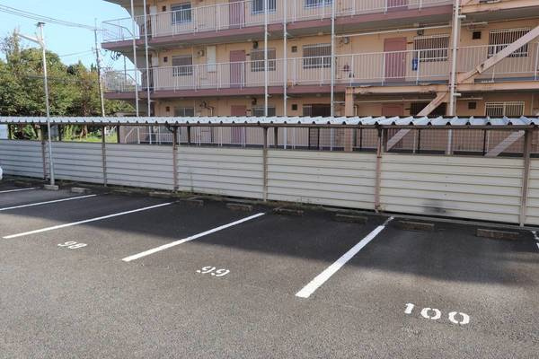 ビレッジハウス見瀬2号棟の駐車場