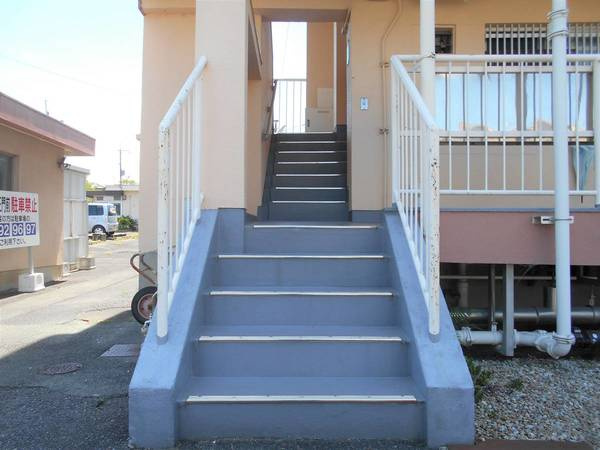 ビレッジハウス見瀬2号棟のエントランス