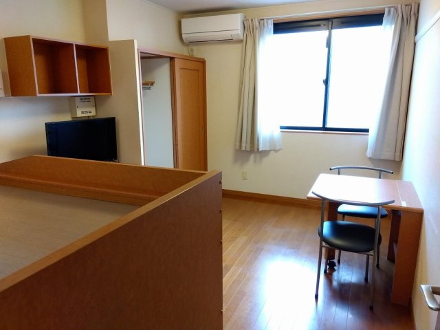 レオパレス川之江中央の居間・リビング