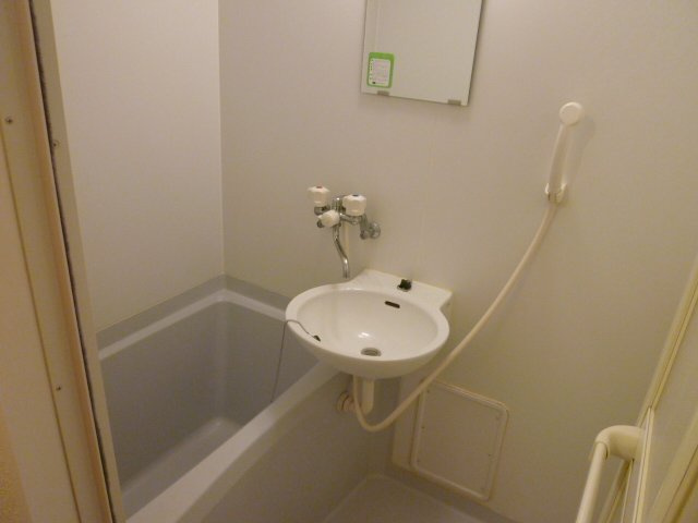 レオパレスエム　ケイの浴室|備品や設備仕様は号室等により異なります現地をご確認下さい。