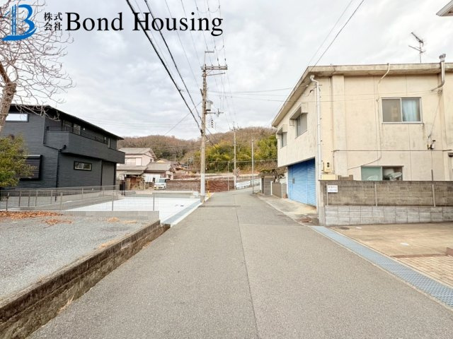 耐震等級3取得　押部谷町木幡　新築限定1棟の前面道路含む現地写真