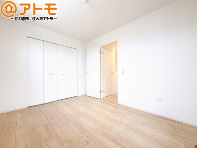 【子供部屋】 | 清水区西久保3期　新築戸建　全1棟 | 壁と床がシンプルな色合いだからこそ自分だけの空間を作れます♪お部屋作りのイメージは順調でしょうか♪