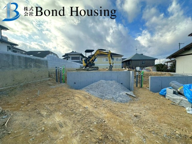 LDKは広々とした約18.7帖・WICあり　本多聞6丁目　全2棟　B号棟の駐車場